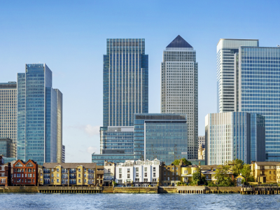 Distretto finanziario a Londra visto dal Tamigi