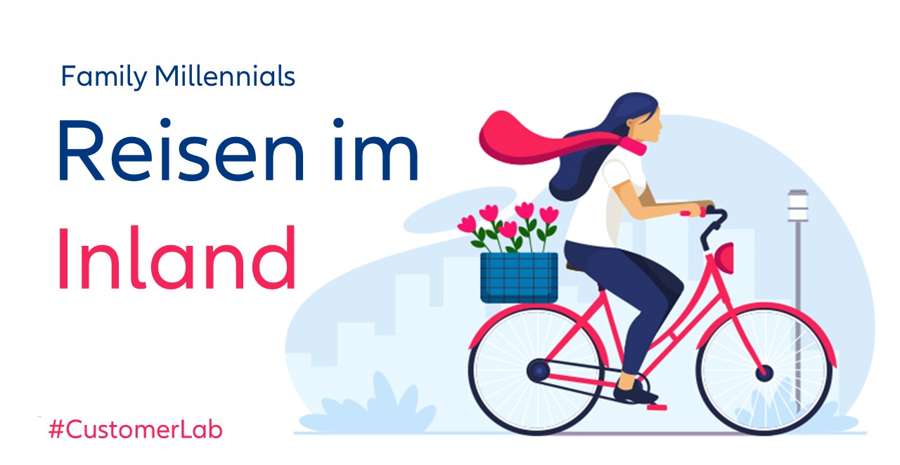 Family Millennials Reisen im Ausland. Im Hintergrund ist eine Person mit rotem Schal auf einem roten Fahrrad und mit Blumen im Fahrradkorb zu sehen.