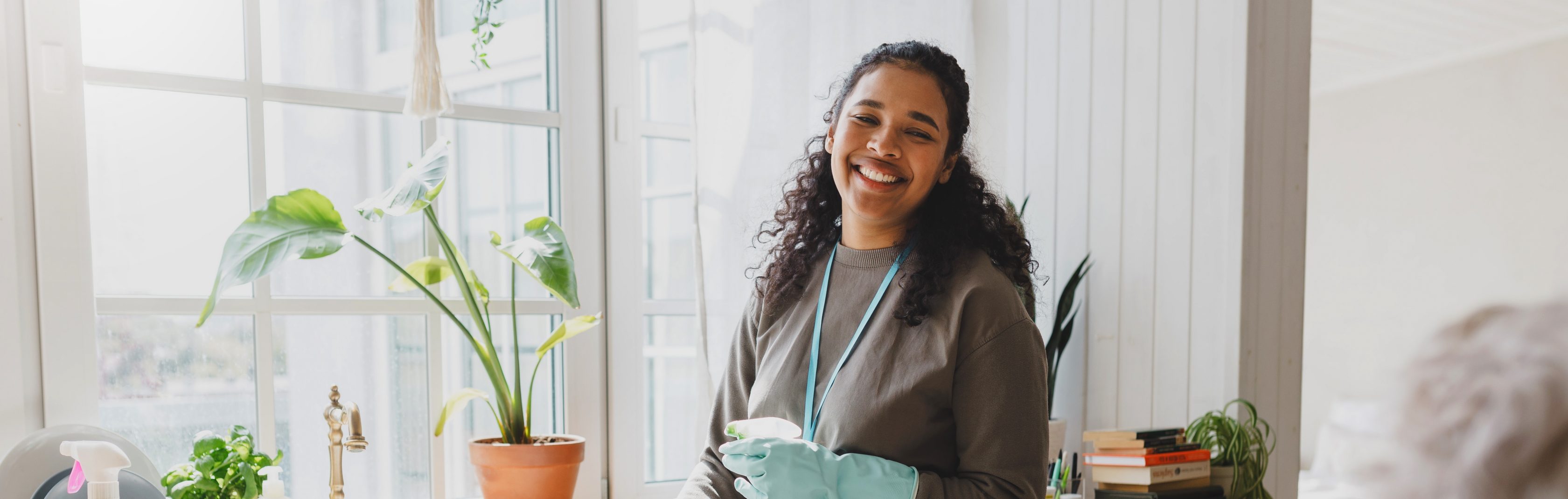 Jeune femme assise sur un canapé en consultation chez un médecin