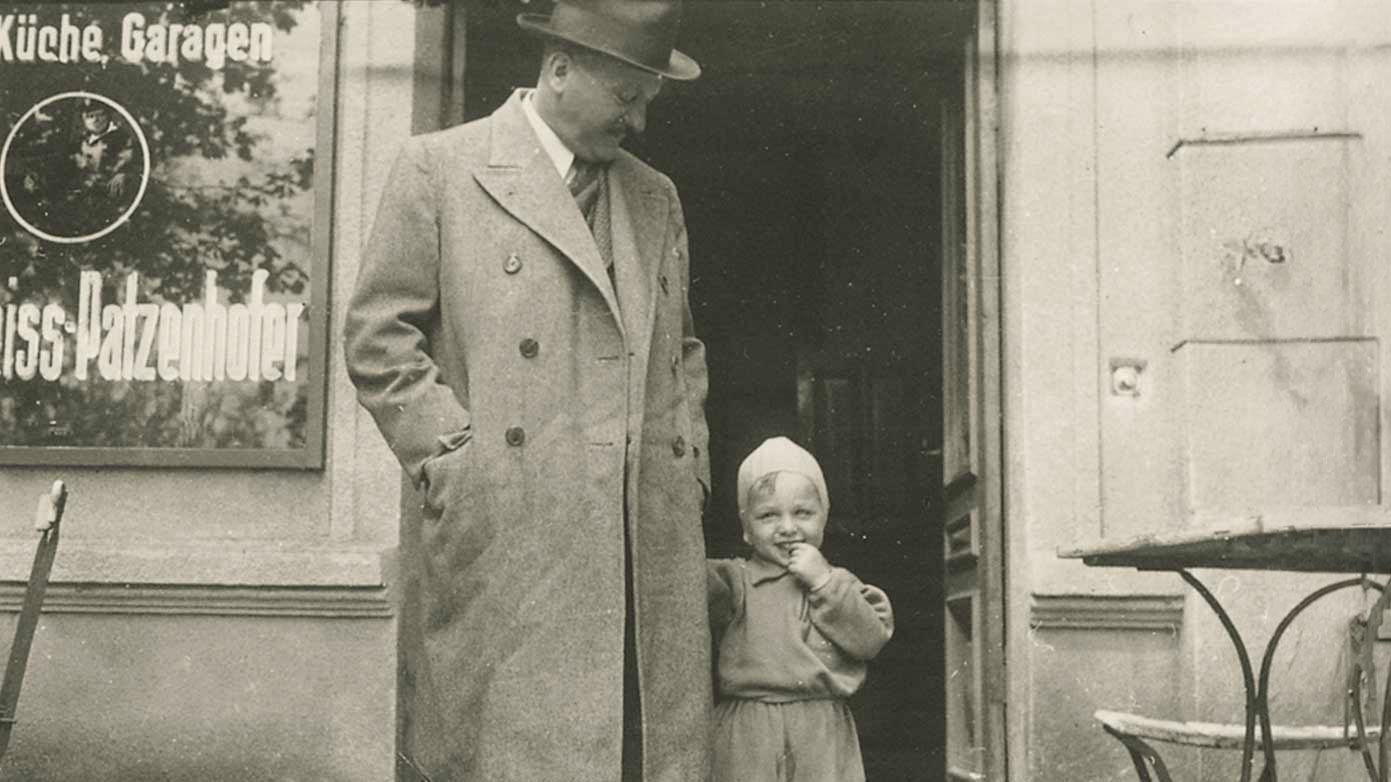 Martin Lachmann mit seinem Enkelsohn Peter Haas 1938.