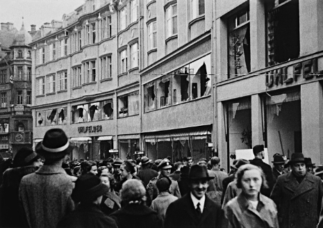 Uhlfelder’s department store damaged during the Night of Broken Glass (“Kristallnacht”) - Stadtarchiv München