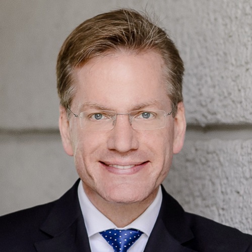 Dirk Foerterer has been named to lead the operations and transformation of Allianz Group Communications.