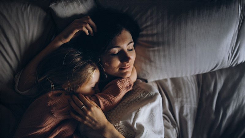  Sleeping mother with child