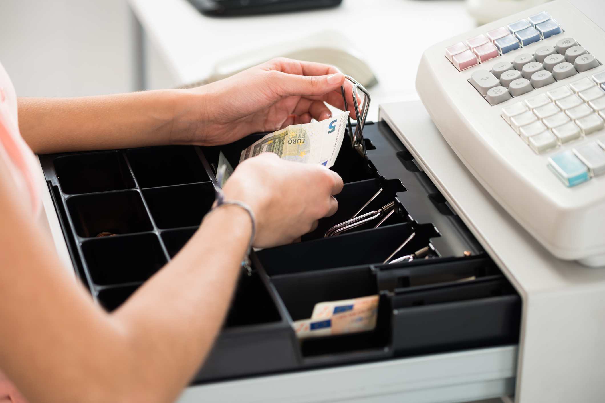 caisse enregistreuse braquage