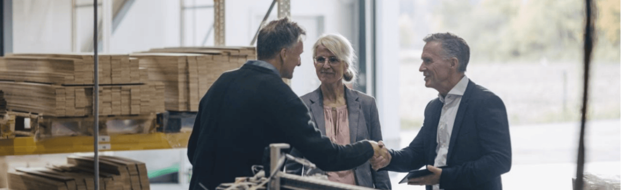 Two-people-are-shaking-hands