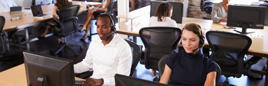 Imagen de personas trabajando en una oficina