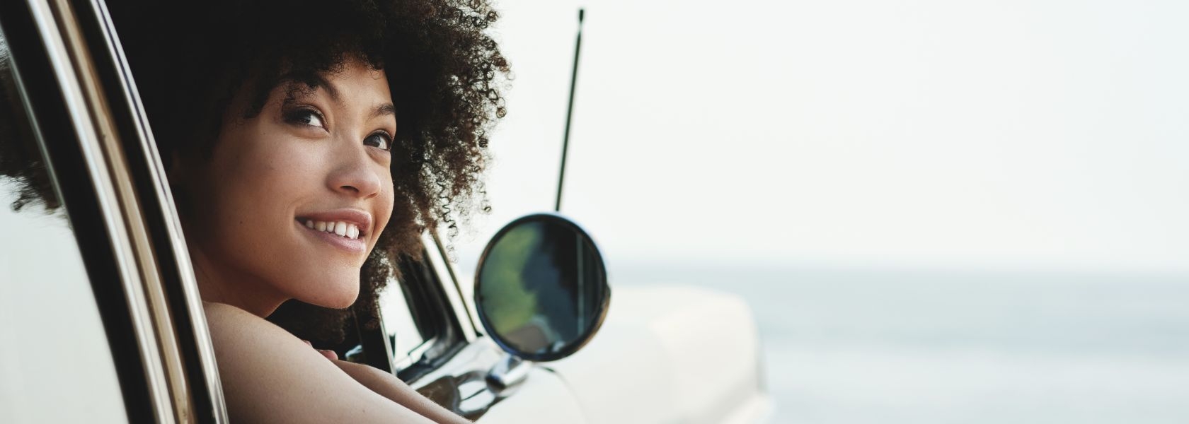 Imagen de una mujer en su coche