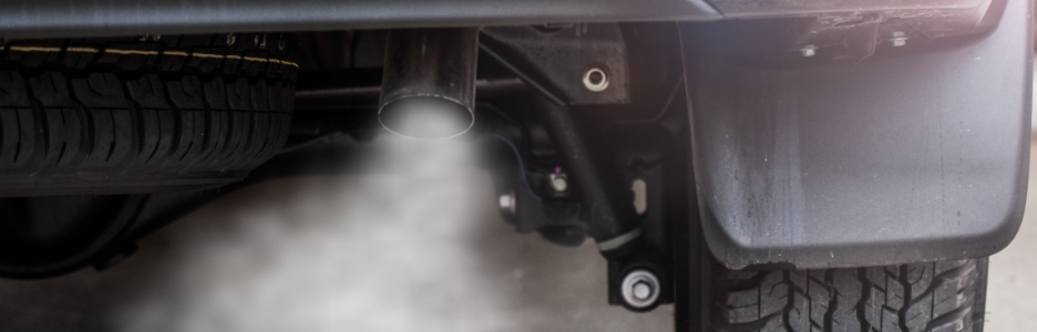 Imagen del tubo de escape del coche