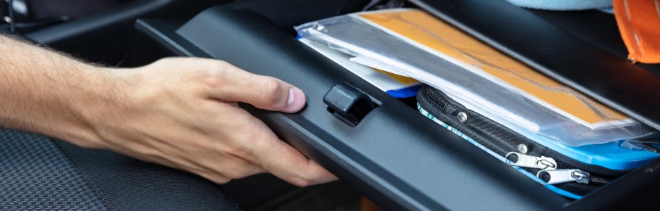 ¿Es obligatorio llevar el recibo del seguro en el coche?